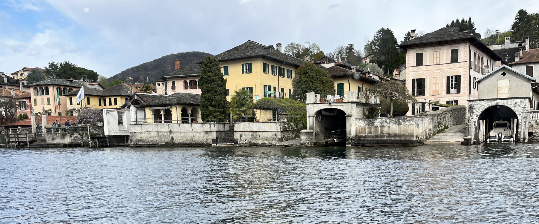 Italy incentive lago 3.jpg